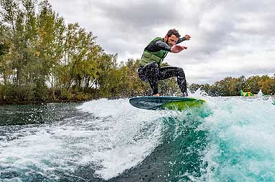 Wakesurfing